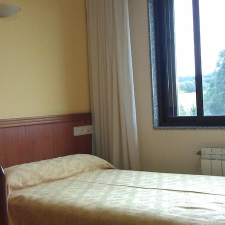 Hostal Restaurante O'Cadaval Frades Zimmer foto